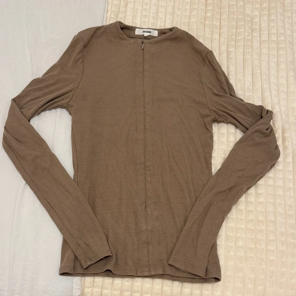 Joah Brown Invisible Zip Long Sleeve Top Taupe - Picture 3 of 4